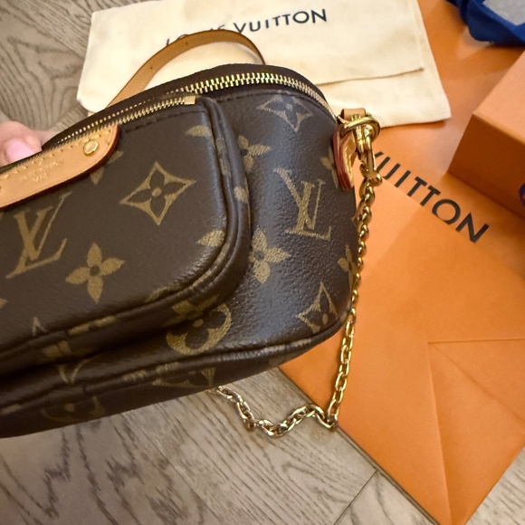 Louis Vuitton Mini Bumbag EXCELLENT condition - Picture 6 of 9